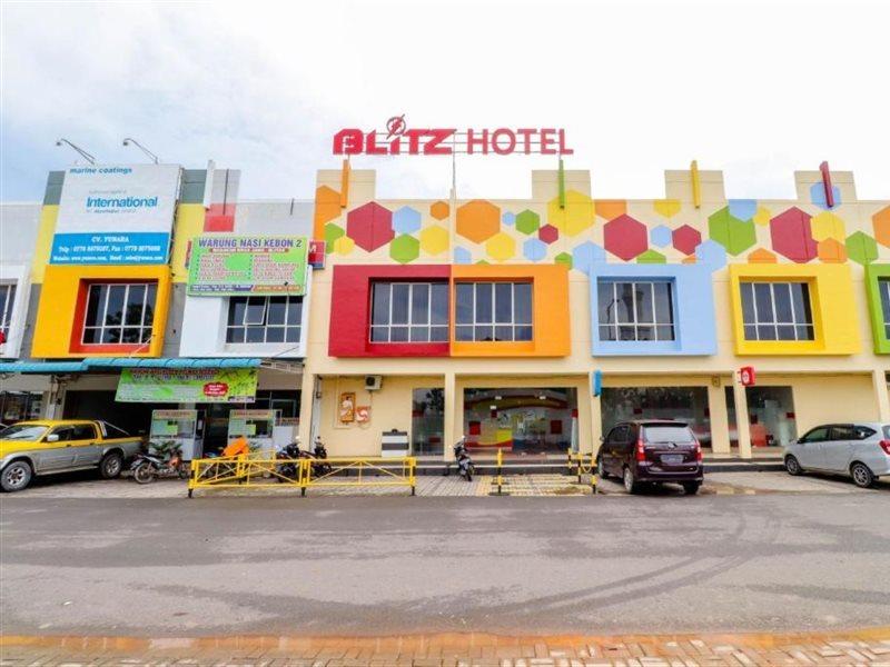 Blitz Hotel Batam Екстериор снимка