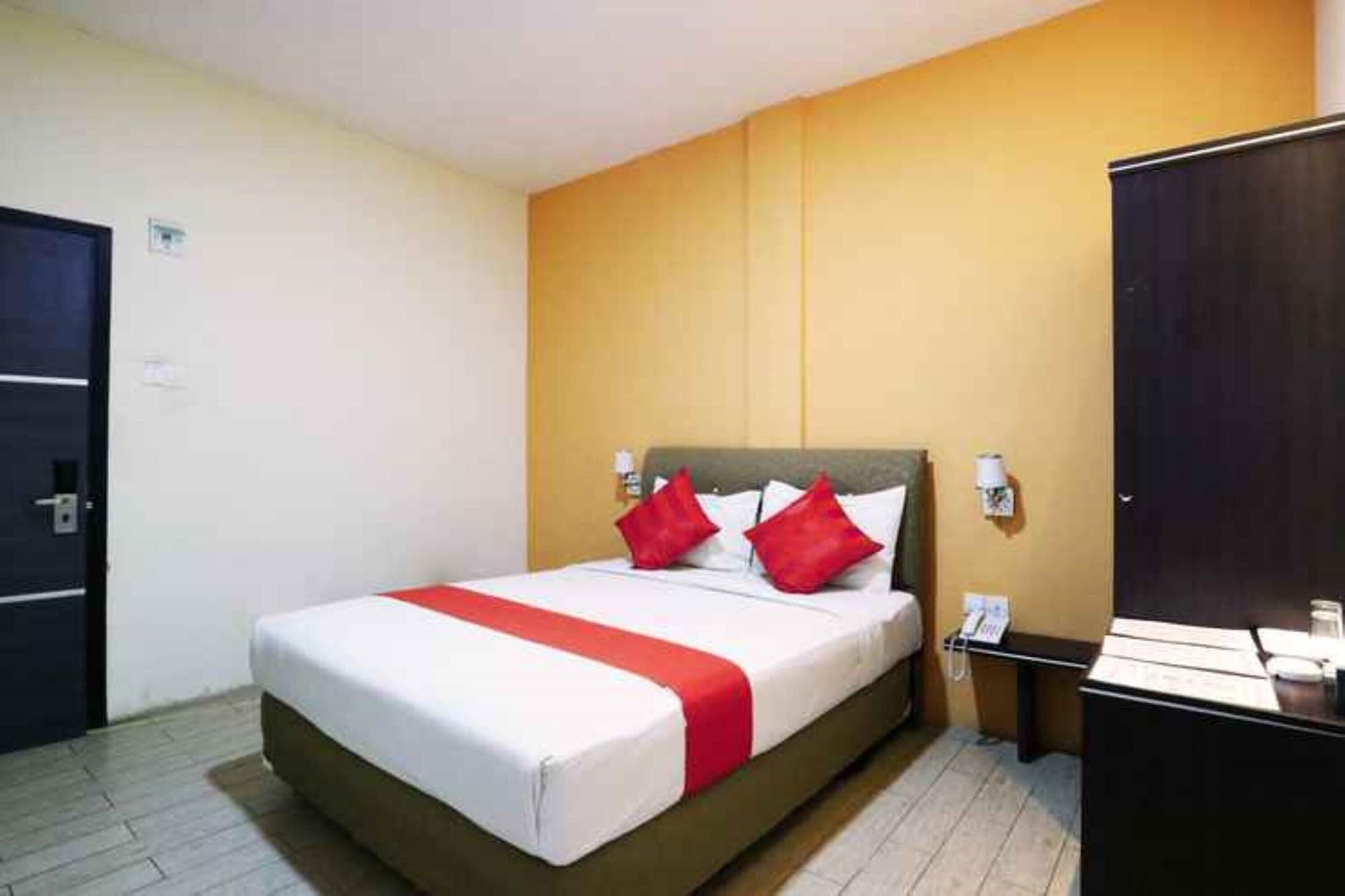 Blitz Hotel Batam Екстериор снимка