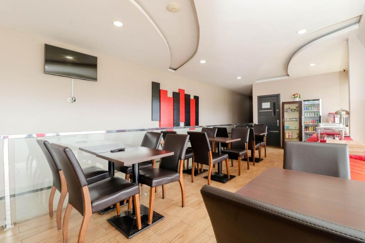 Blitz Hotel Batam Екстериор снимка