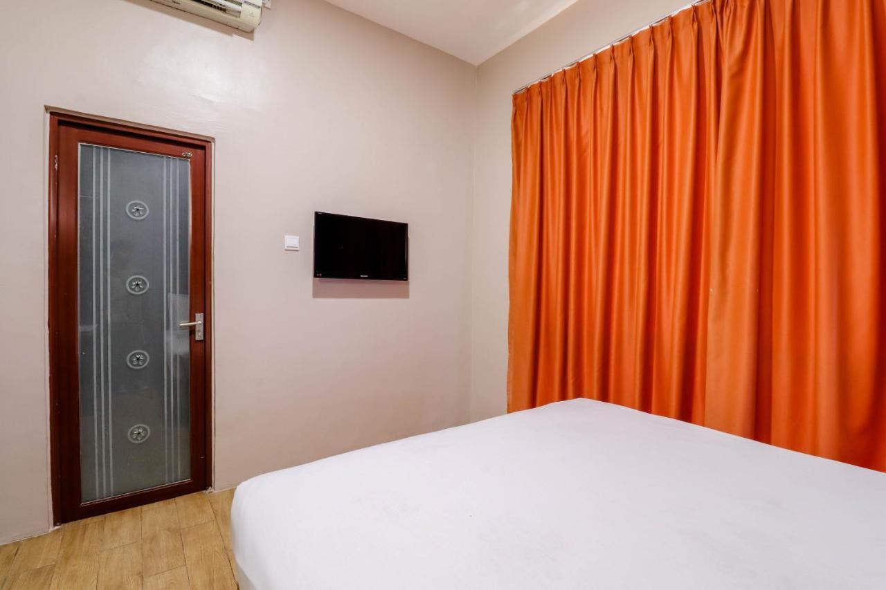 Blitz Hotel Batam Екстериор снимка
