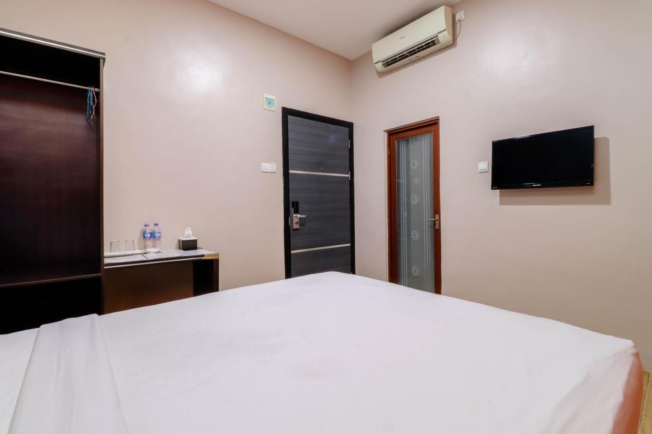 Blitz Hotel Batam Екстериор снимка