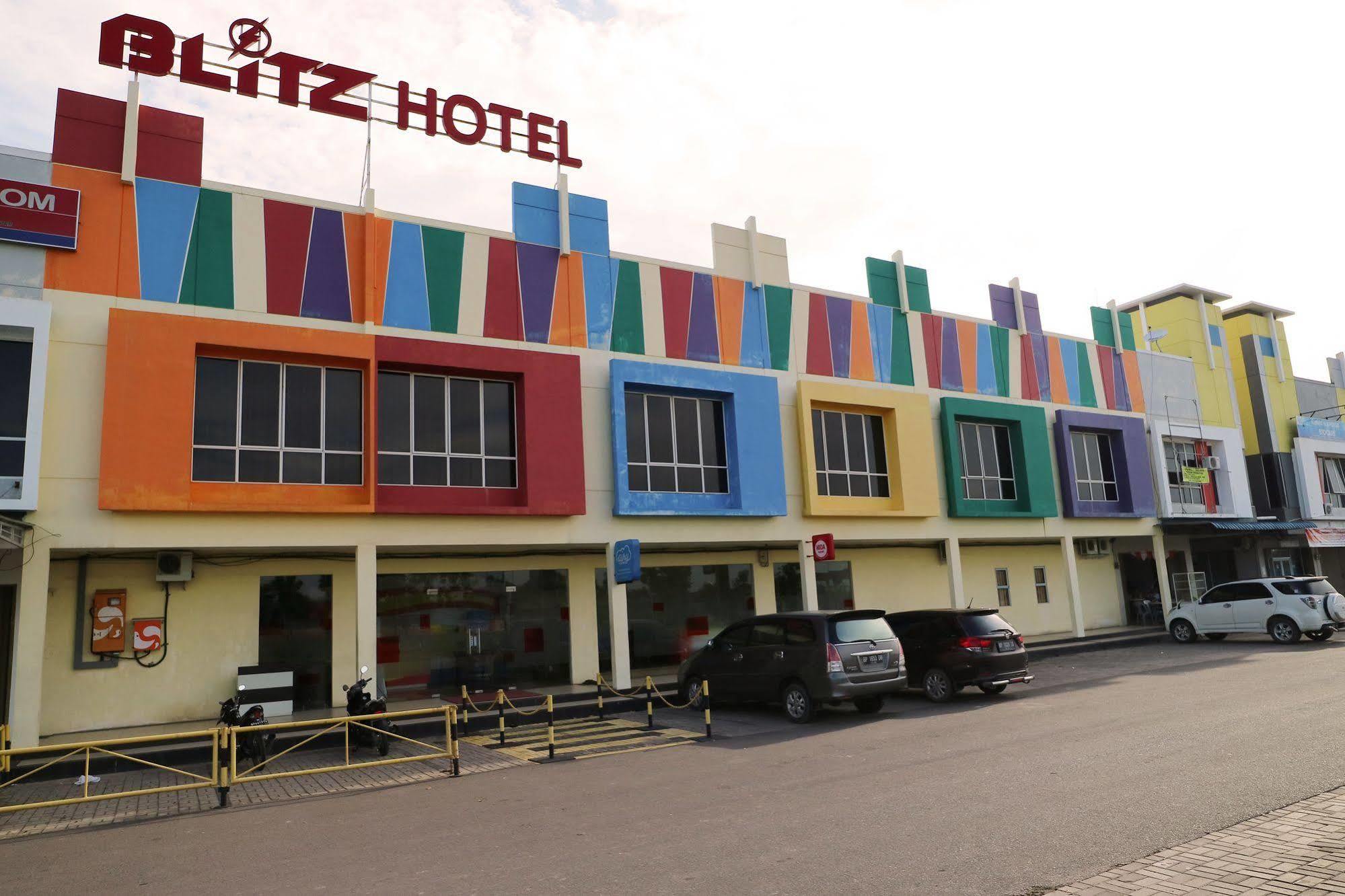 Blitz Hotel Batam Екстериор снимка