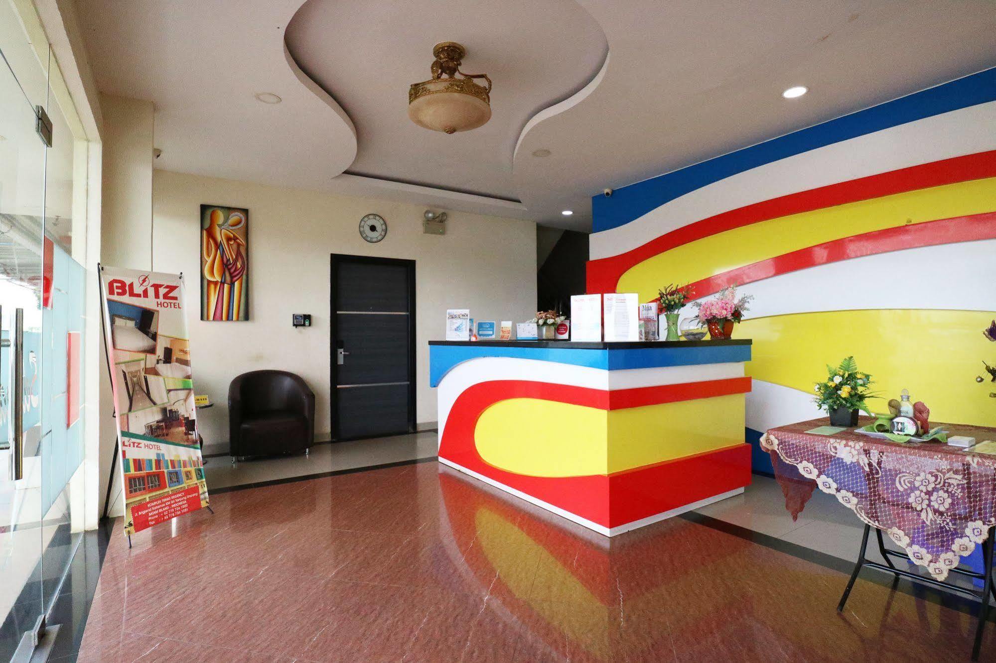 Blitz Hotel Batam Екстериор снимка