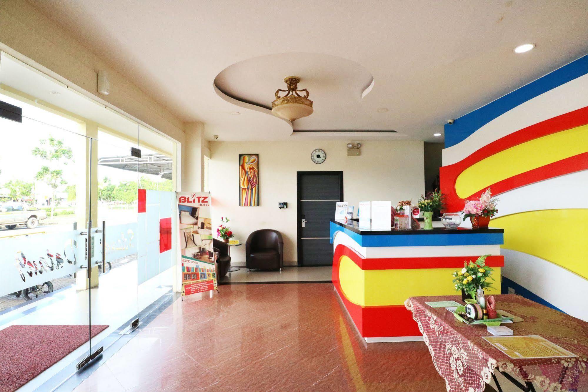 Blitz Hotel Batam Екстериор снимка