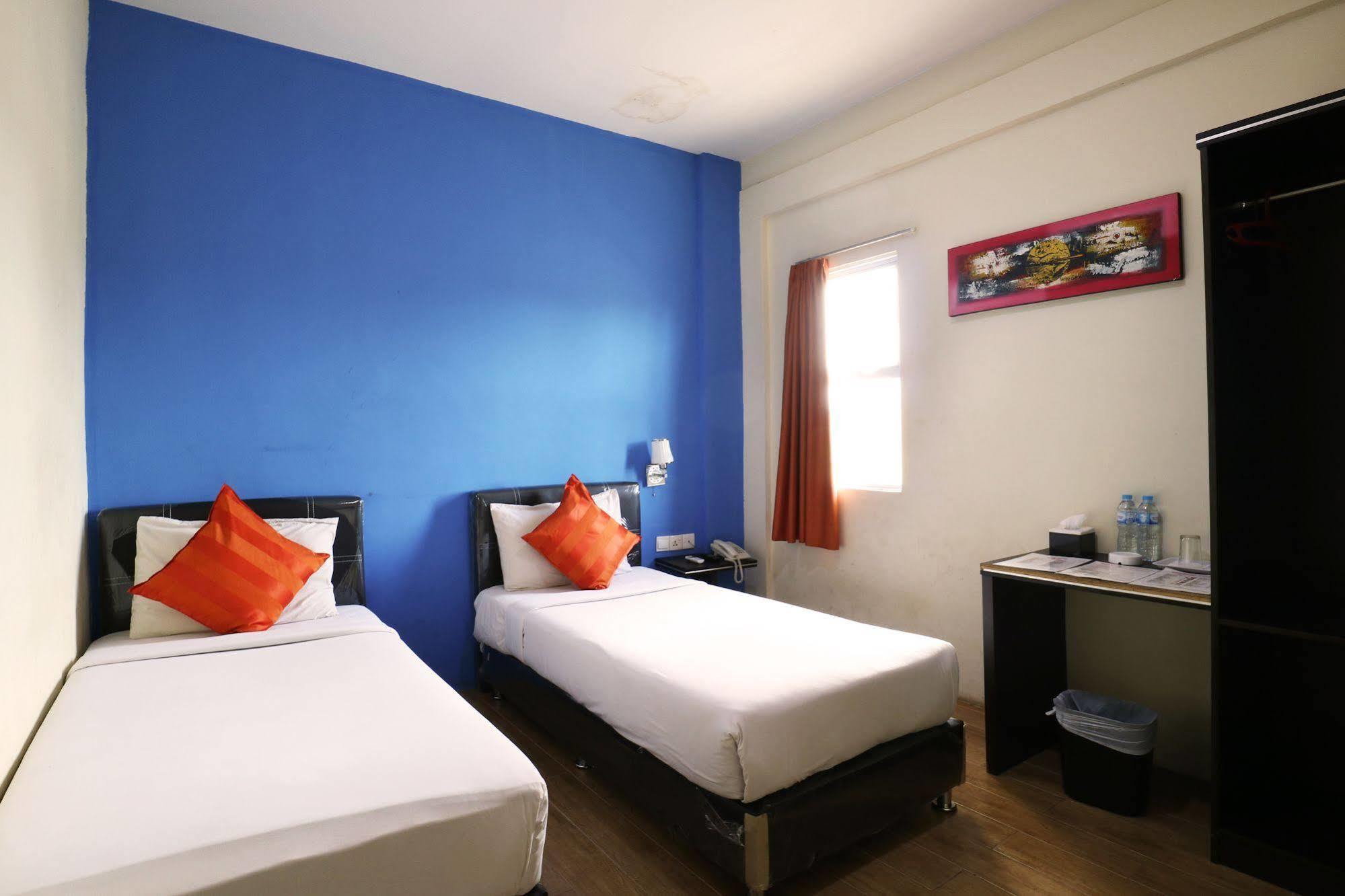 Blitz Hotel Batam Екстериор снимка