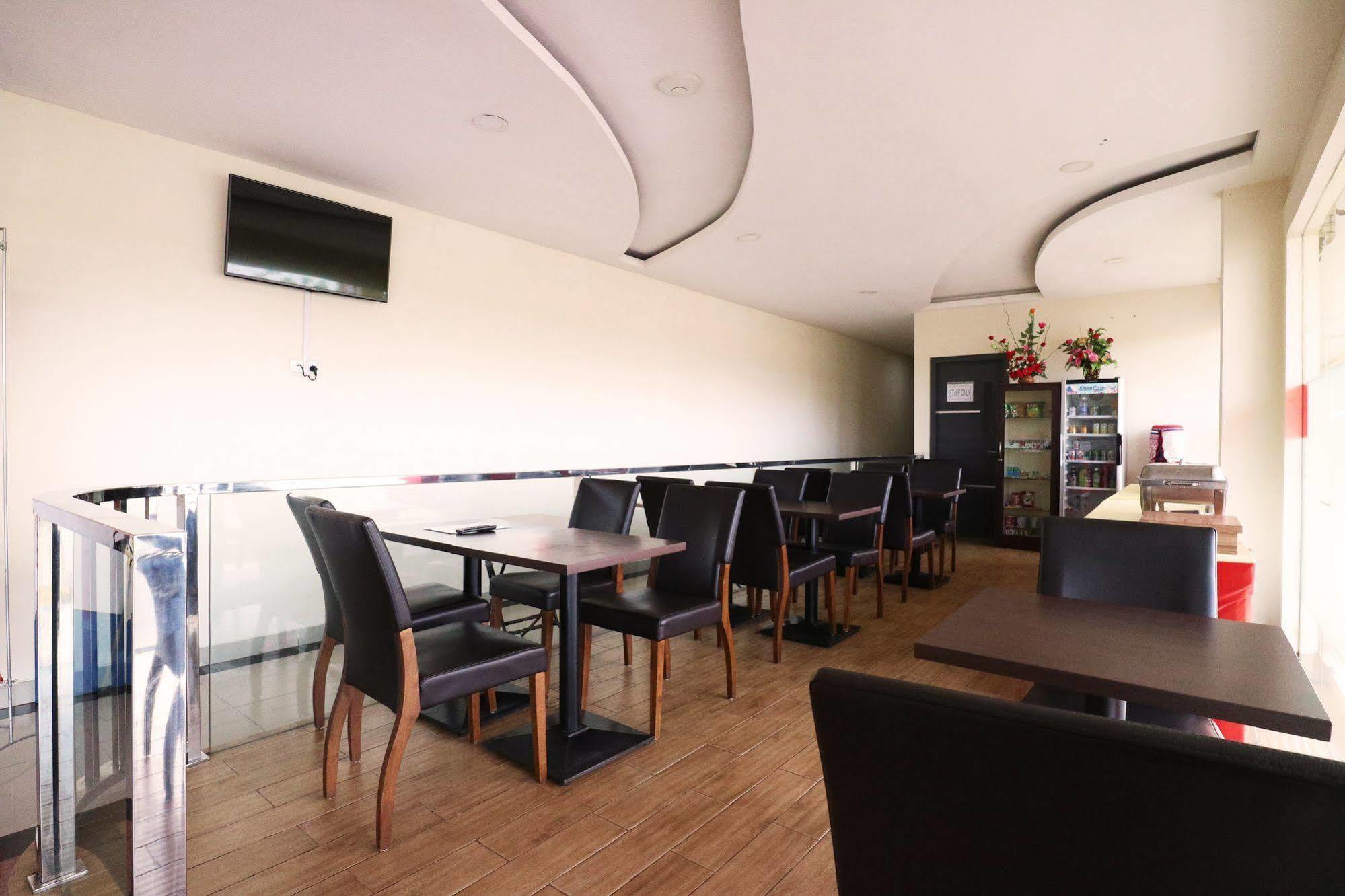 Blitz Hotel Batam Екстериор снимка