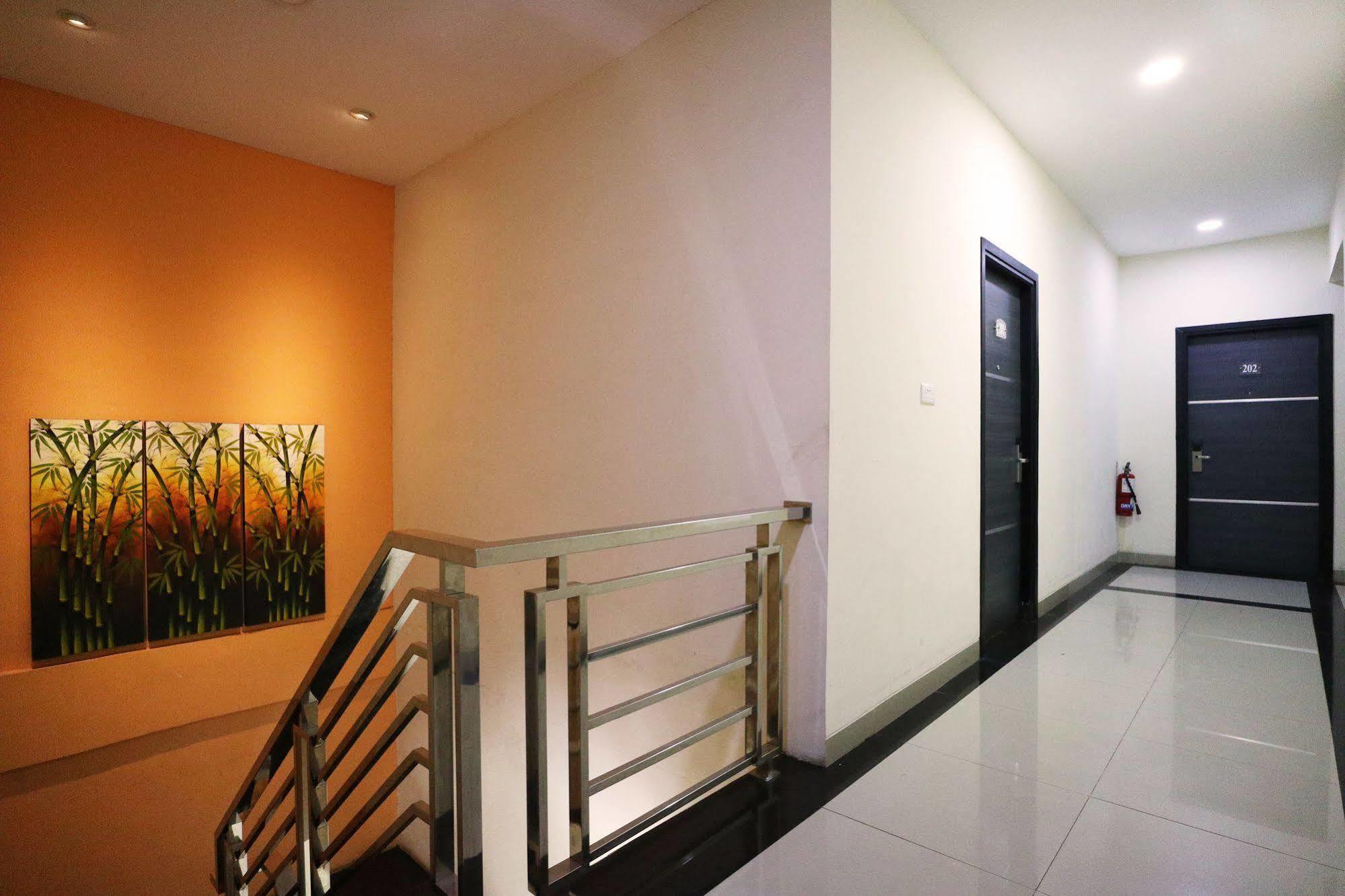 Blitz Hotel Batam Екстериор снимка