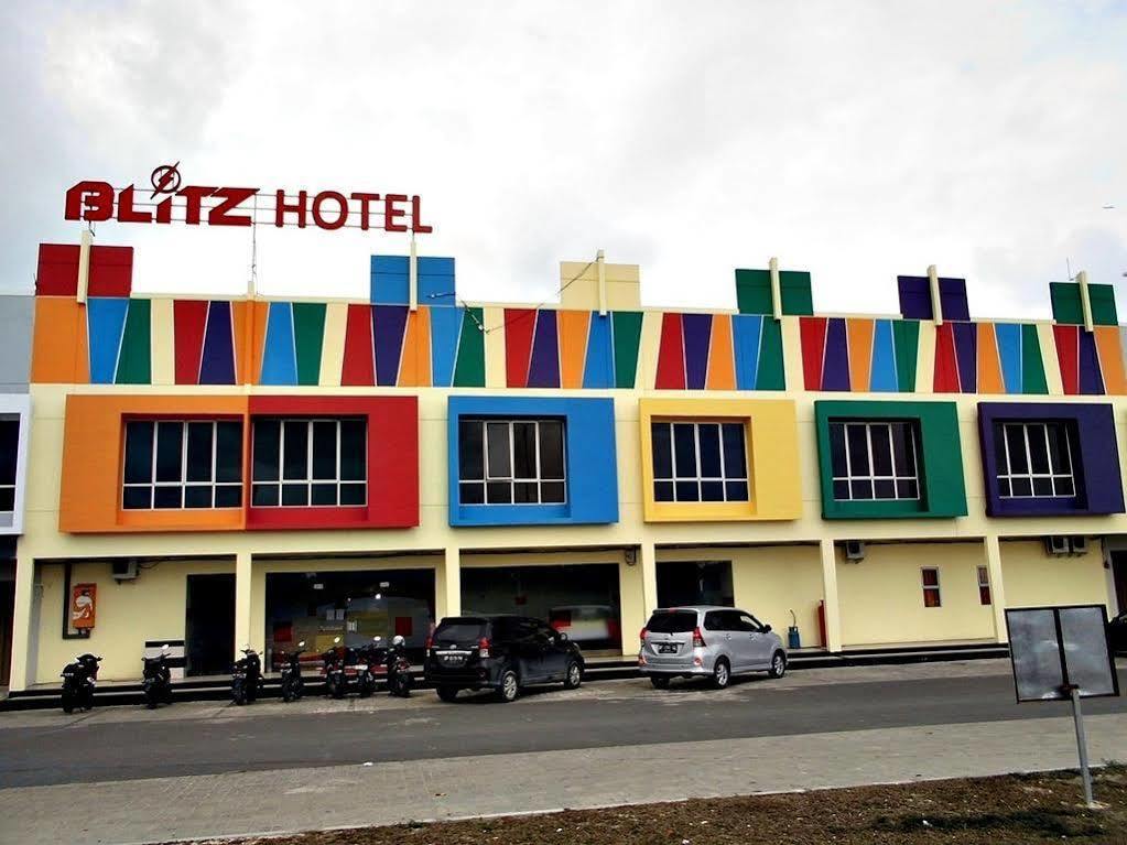 Blitz Hotel Batam Екстериор снимка